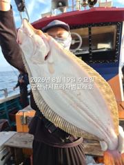 8/19, 아싸~~!~어제에 이어 오늘도~쏟아지는 대광어`내일도 갑니다~광어,농어,민어,개우럭등등~실시간~농어,얼음돔,개우럭등도 굿굿~ "생미끼-8월 평일, 선비 빅이벤트(선비8만)"~~ 군산 범고래호 사진