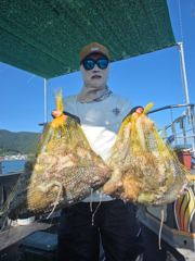 8일 4분 조황 입니다 ㆍ장원 10.6kg 30수 2등 8.4kg 26수 그리고 초보 두분 3.7키로 3.5키로 키로오버 2수 입니다