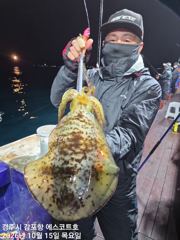 밤에 괴물 무늬가 설쳐요~~낮에는 대삼치및방어가 엄청납니다
