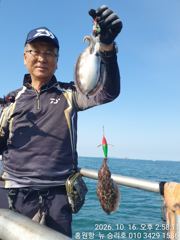 10월16일**쭈꾸미& 갑오징어**홍원항^^위풍당당^^ (뉴~승리호) 행~복~한 **바구니** 조황입니다!! ~모집~(10월19일부터)**물때 좋아요**잔여석에 동참 하실분은 연락 주세요!! 010ㅡ4437ㅡ5675